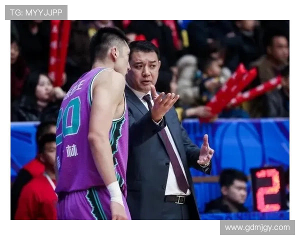 卢伟谈教练调整决定球队阵痛期长短与赛季走向篮球联赛战绩发展趋势